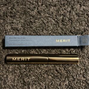 Merit Brow 1980
VOLUMIZING POMADE